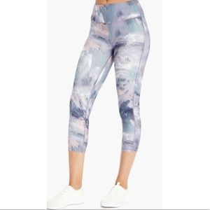 Marika sport stormy sky printed Capri leggings